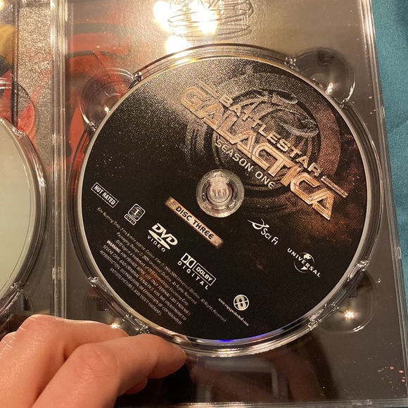 Battlestar Galactica - Season 1 (DVD, 2005) - Picture 8 of 9